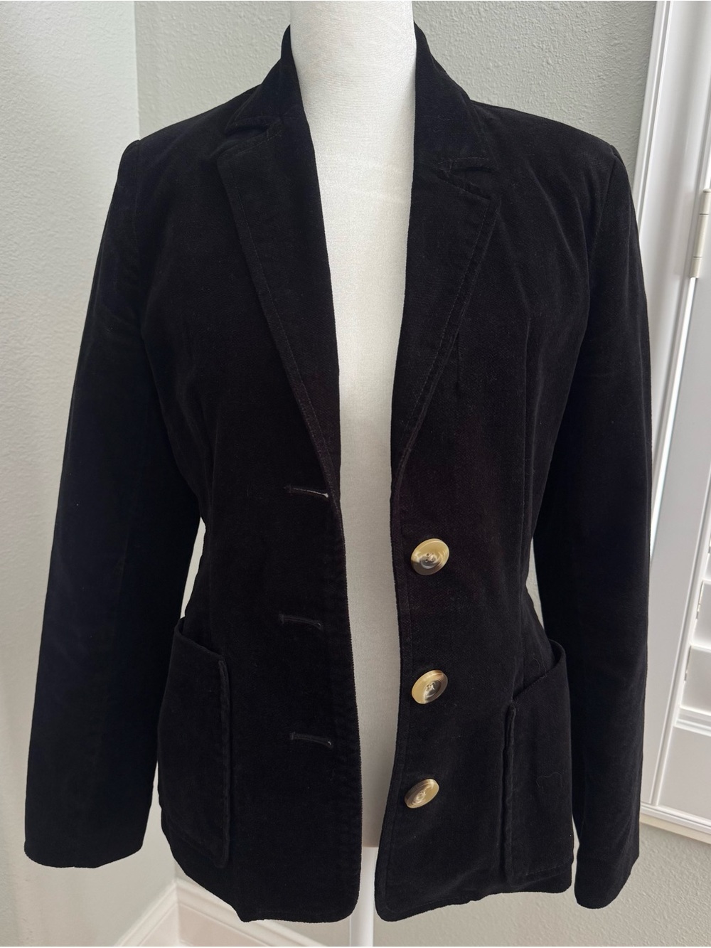 GAP women’s black velvet blazer size Small suit jacket career office business